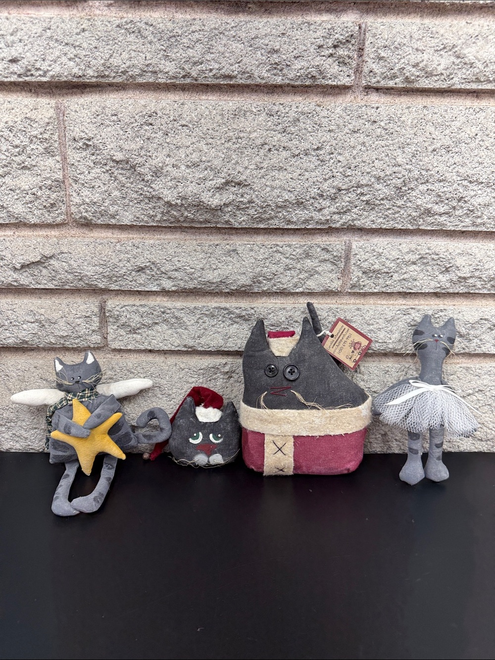 primitive/folk-art stuffed cat decorations